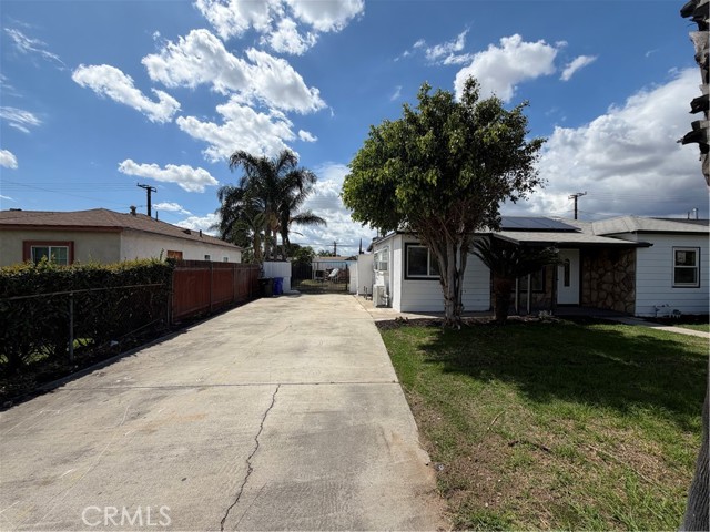 9078 Hemlock, Fontana CA: https://media.crmls.org/medias/d55d2a9b-0d9c-4ee0-a428-eeee1d9b09a7.jpg