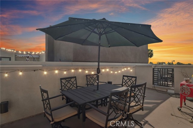 Detail Gallery Image 29 of 37 For 13225 Victory Bld, Valley Glen,  CA 91401 - 3 Beds | 3/1 Baths