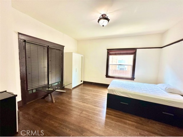 1327 W 35th Street, Los Angeles CA: https://media.crmls.org/medias/d55ec6e2-8ad9-4dcd-86d1-3dcfef275bad.jpg