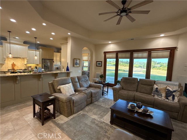 18 Tuscan Drive, Paradise CA: https://media.crmls.org/medias/d55f38ed-3a45-43db-8c7c-bbc1edf96392.jpg