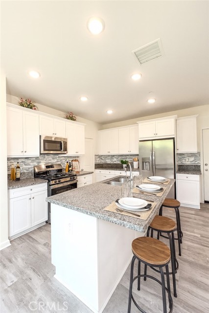 Detail Gallery Image 7 of 26 For 1906 Apple Tree Pl, Upland,  CA 91784 - 4 Beds | 3 Baths