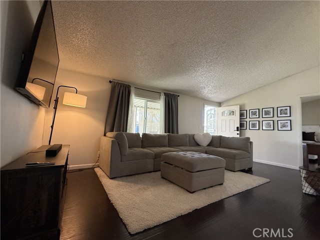 Detail Gallery Image 8 of 29 For 5800 Hamner #431, Corona,  CA 91752 - 3 Beds | 2 Baths