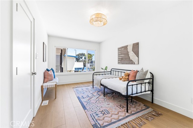 5309 E Appian Way, Long Beach CA: https://media.crmls.org/medias/d5606509-66dd-4a44-8f1c-671374b3414c.jpg