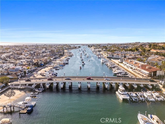 Detail Gallery Image 35 of 44 For 1033 Bayside Cove #106,  Newport Beach,  CA 92660 - 2 Beds | 2/1 Baths