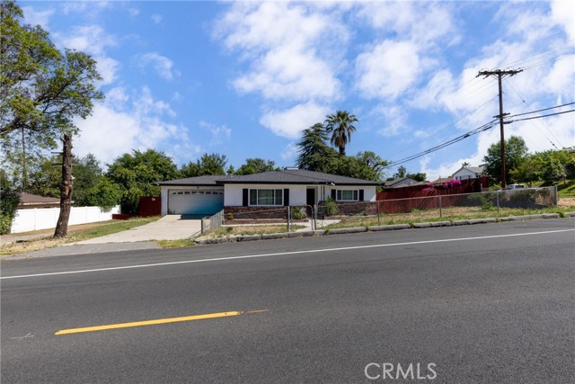 Detail Gallery Image 4 of 47 For 22892 Palm Ave, Grand Terrace,  CA 92313 - 4 Beds | 1/1 Baths