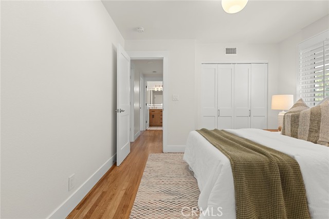 Image 40 of 73 For 4972 Park  