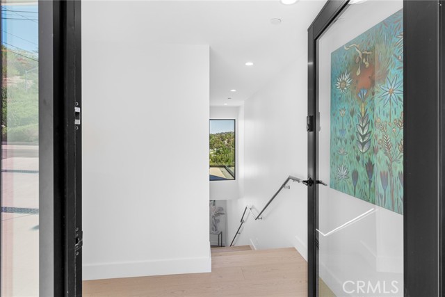 Detail Gallery Image 2 of 58 For 5134 Medina Rd, Woodland Hills,  CA 91364 - 5 Beds | 5/1 Baths