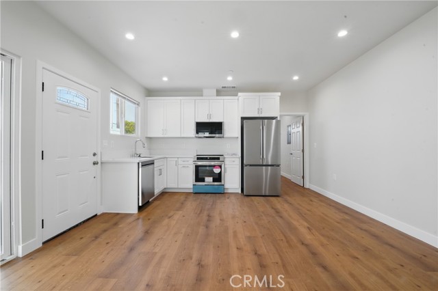 8142 Vantage Avenue, North Hollywood CA: https://media.crmls.org/medias/d5626c3b-2c8b-4379-a9d2-63c856b986a4.jpg