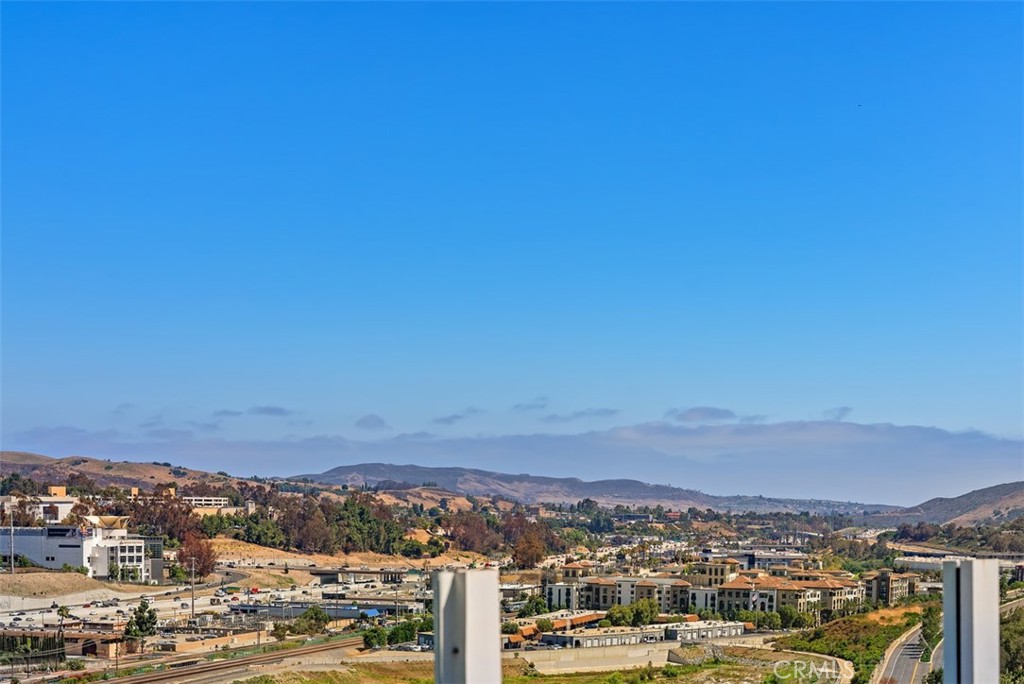 https://media.crmls.org/medias/d563070b-eaa1-4b12-9f38-65a0aa56fc6b.jpg?preset=X-Large