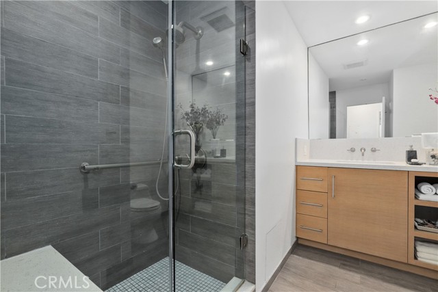 930 3rd Street, Santa Monica CA: https://media.crmls.org/medias/d563996a-97f1-4110-a76e-35208836d8f3.jpg