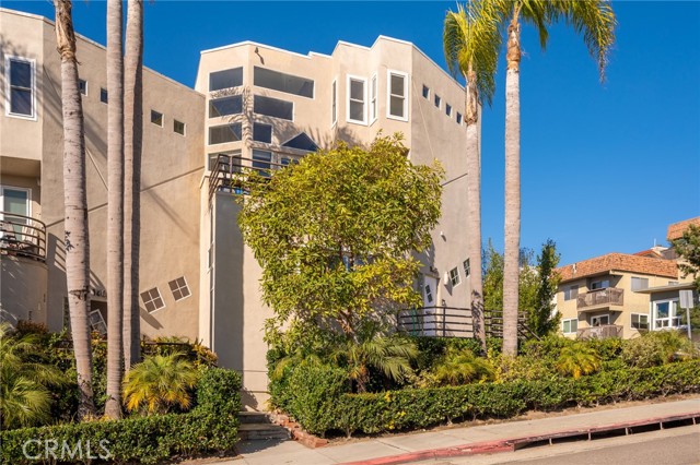 1401 Manhattan Ave, Hermosa Beach, California 90254, 4 Bedrooms Bedrooms, ,2 BathroomsBathrooms,Residential,Sold,Manhattan Ave,SB22023930