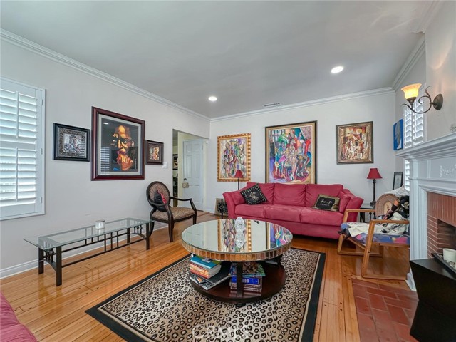 Detail Gallery Image 4 of 43 For 3815 Welland Ave, Los Angeles,  CA 90008 - 3 Beds | 3 Baths