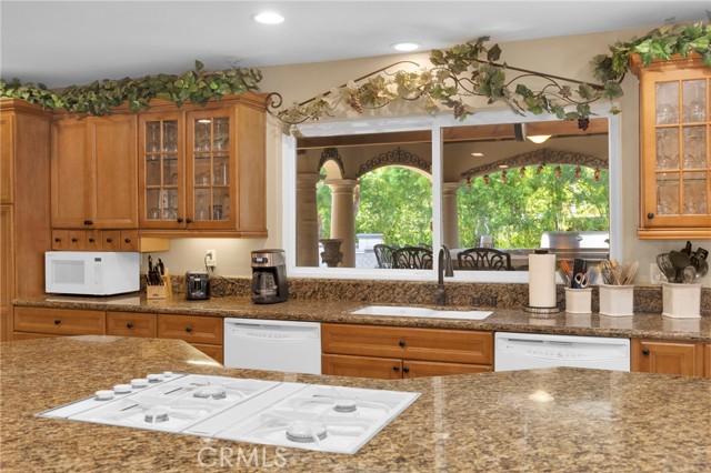 Detail Gallery Image 18 of 73 For 9902 Lapworth, Huntington Beach,  CA 92646 - 4 Beds | 5 Baths