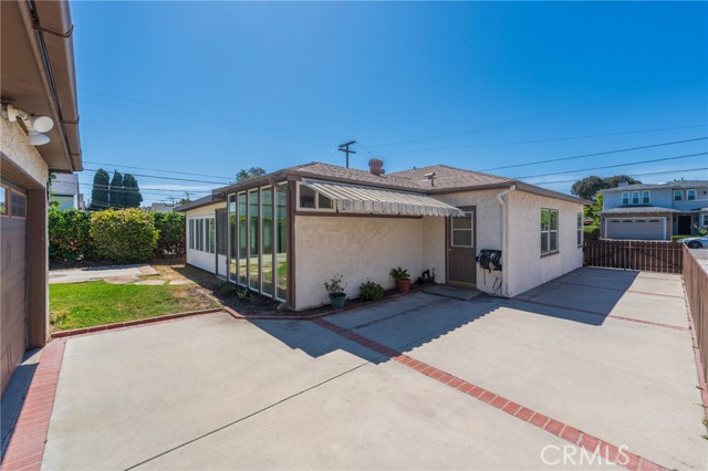 2605 Robinson Street, Redondo Beach CA: https://media.crmls.org/medias/d5679748-baba-49eb-ad25-2504c510358c.jpg