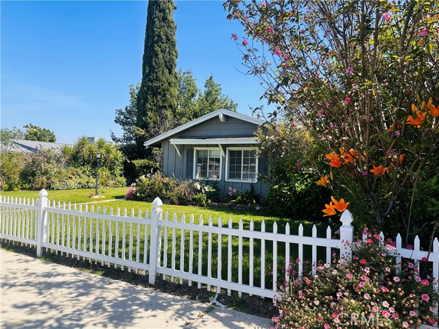 Detail Gallery Image 1 of 6 For 16708 Rinaldi St, Granada Hills,  CA 91344 - 4 Beds | 2 Baths