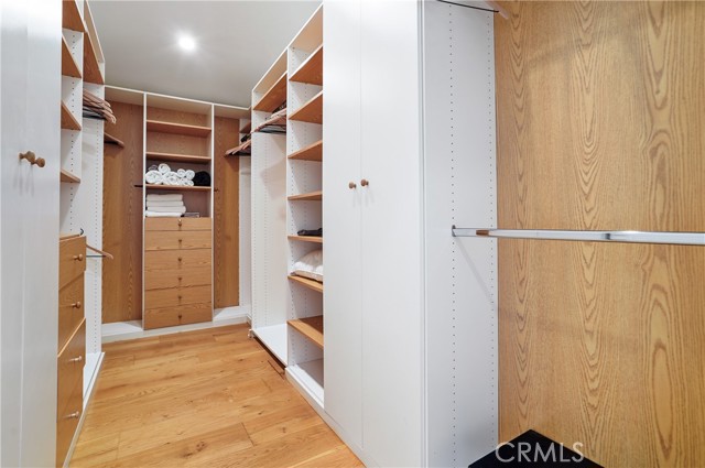 11308 Dona Teresa Dr, Studio City CA: https://media.crmls.org/medias/d5686fcb-5761-44cd-8572-c172b39cc373.jpg