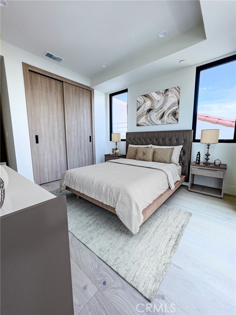 Detail Gallery Image 18 of 56 For 404 16th St, Manhattan Beach,  CA 90266 - 5 Beds | 5/2 Baths