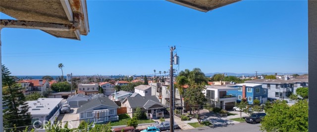 Detail Gallery Image 27 of 43 For 222 S Guadalupe Ave #1,  Redondo Beach,  CA 90277 - 4 Beds | 2/1 Baths