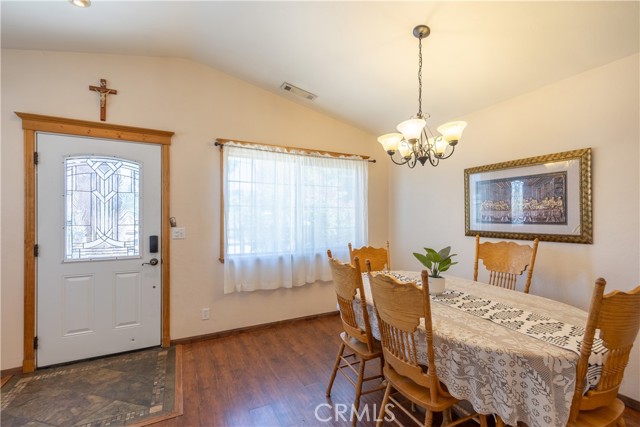 Detail Gallery Image 9 of 21 For 209 W Meadow Ln, Big Bear City,  CA 92314 - 3 Beds | 2 Baths