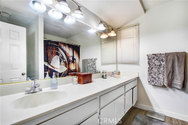 21703 Corso Alto Avenue, Nuevo CA: https://media.crmls.org/medias/d56a46ad-3067-49e8-8fba-2d330d2cfe81.jpg