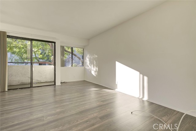 Detail Gallery Image 12 of 30 For 604 N Kenwood St #1,  Glendale,  CA 91206 - 3 Beds | 2/1 Baths