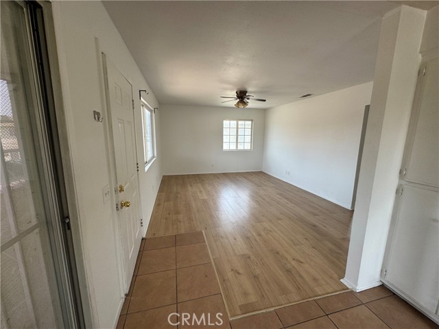 1215 W Oakland Avenue, Hemet CA: https://media.crmls.org/medias/d56aa788-faf8-43bd-9678-ebfe0c5a20f7.jpg
