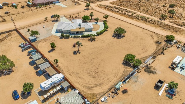 7330 Smoke Tree Road, Phelan CA: https://media.crmls.org/medias/d56ad4ae-06e1-48bf-b6e3-162848f00889.jpg