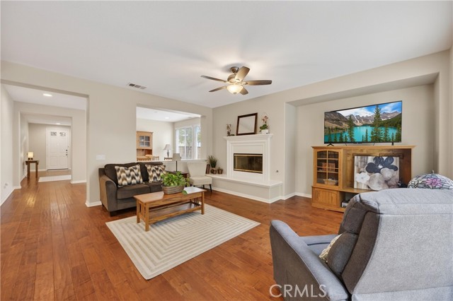 Detail Gallery Image 15 of 48 For 10798 Rosemary, Corona,  CA 92883 - 4 Beds | 3/1 Baths