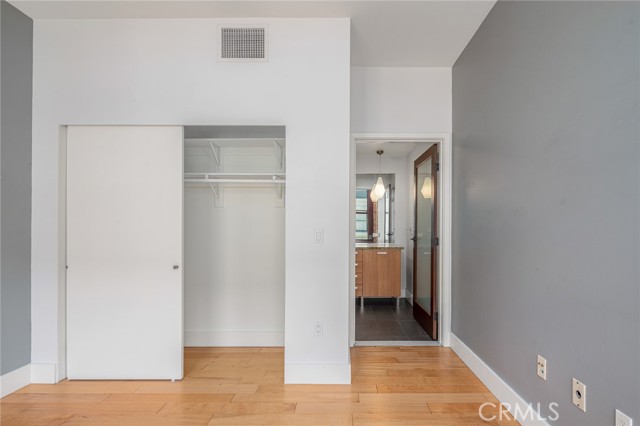 Detail Gallery Image 8 of 25 For 460 S Spring St #1013,  Los Angeles,  CA 90013 - 2 Beds | 2 Baths