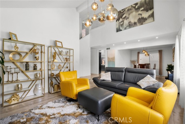 22835 Styles Street, Woodland Hills CA: https://media.crmls.org/medias/d56b5f63-76a3-4a3d-bebb-23c16ec9e106.jpg