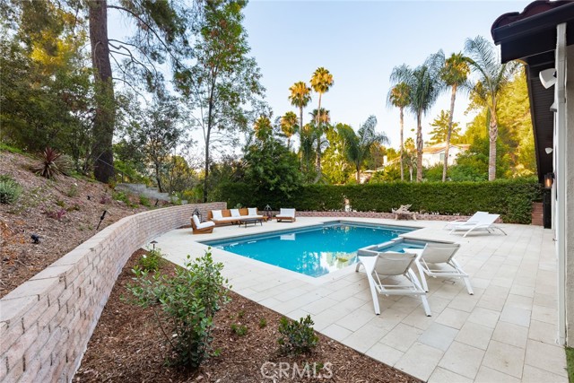 4885 Winnetka Avenue, Woodland Hills CA: https://media.crmls.org/medias/d56bb18d-cbb4-42bb-b8e8-284ad31dfb62.jpg