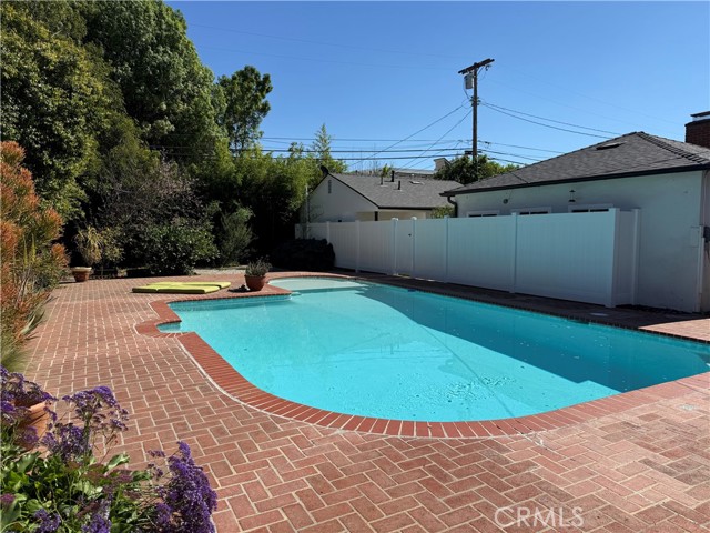 Detail Gallery Image 17 of 27 For 6534 Peach Ave, Van Nuys,  CA 91406 - 2 Beds | 2 Baths