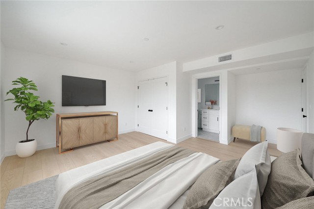 1334 9th Street, Santa Monica CA: https://media.crmls.org/medias/d56cfde2-3436-41f3-9c91-7443bc659a3c.jpg