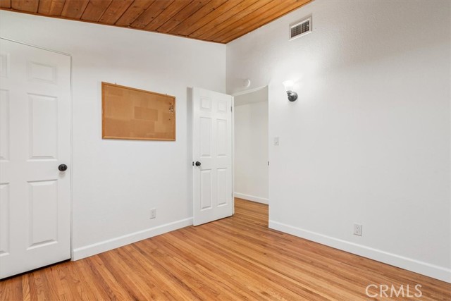 Detail Gallery Image 15 of 34 For 16750 Septo, Northridge,  CA 91343 - 5 Beds | 3 Baths