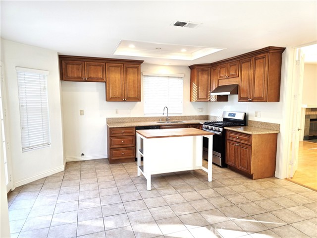 Detail Gallery Image 6 of 29 For 388 Fallingstar, Irvine,  CA 92614 - 3 Beds | 2/1 Baths