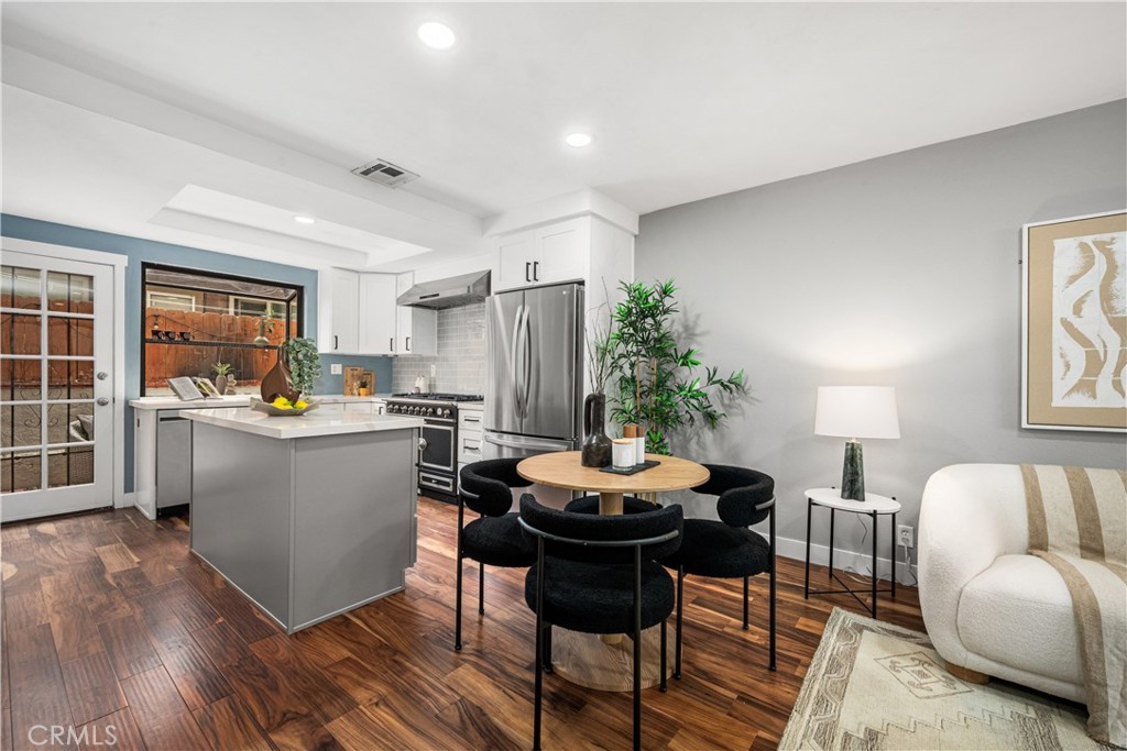 2061 Chatsworth - photo 19