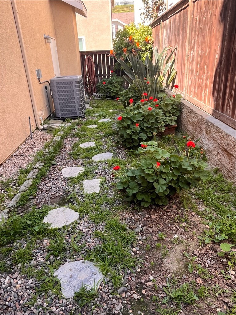 https://media.crmls.org/medias/d56e85fe-f341-47ff-b1d5-83724e1d0651.jpg?preset=X-Large