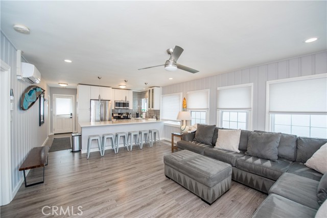 17021 7th Street, Sunset Beach CA: https://media.crmls.org/medias/d56eae2c-d58e-40b2-a40d-cd66b69aff76.jpg