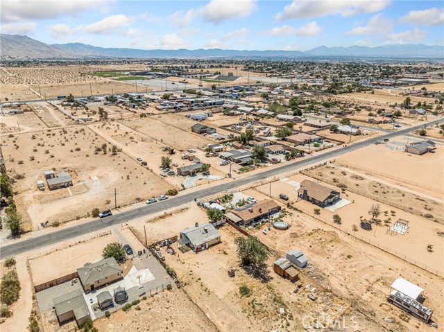 22006 Sioux Road, Apple Valley CA: https://media.crmls.org/medias/d56eeb88-5068-4d8d-9da4-91ceed7abbc9.jpg