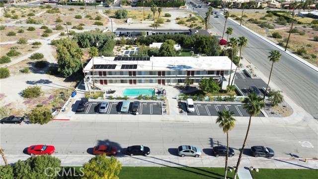 2303 N Indian Canyon Dr, Palm Springs CA: https://media.crmls.org/medias/d56f3876-88d7-47f7-bbb8-3efb715ec2a7.jpg