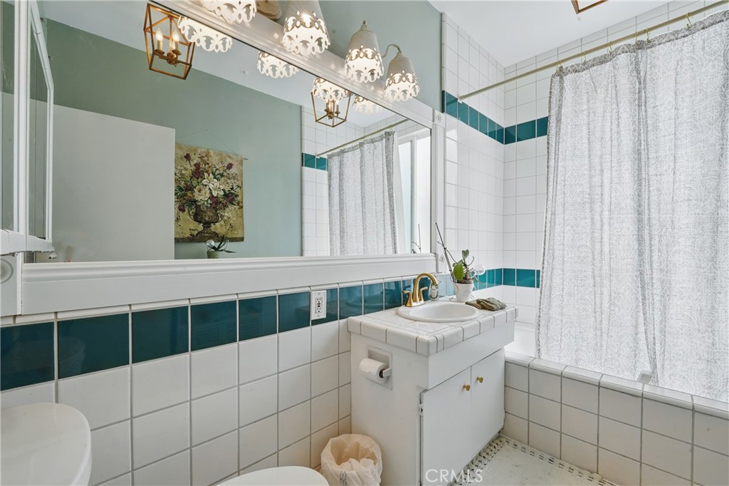 https://media.crmls.org/medias/d56f46c1-8743-4d9b-9504-747486441bba.jpg?preset=X-Large