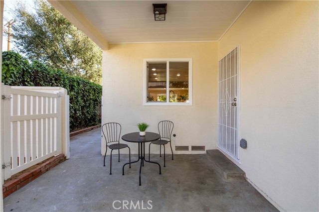 Detail Gallery Image 7 of 55 For 1305 W Riverside, Burbank,  CA 91506 - 4 Beds | 2 Baths