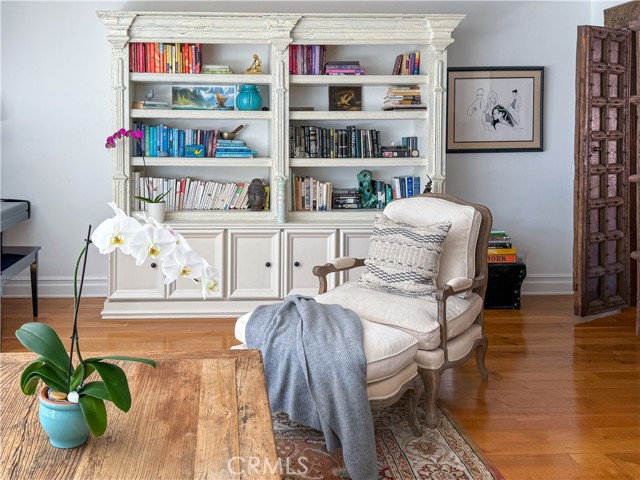 Detail Gallery Image 8 of 54 For 3524 Grand View Bld, Los Angeles,  CA 90066 - 5 Beds | 4/2 Baths