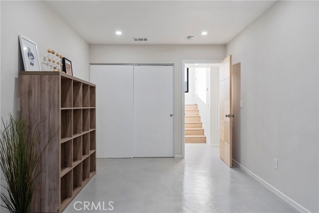 Detail Gallery Image 29 of 51 For 4730 Round Top Dr, Los Angeles,  CA 90065 - 4 Beds | 3/1 Baths