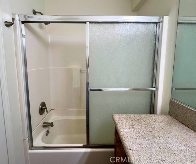 Detail Gallery Image 12 of 20 For 12368 Osborne #4,  Pacoima,  CA 91331 - 3 Beds | 3 Baths