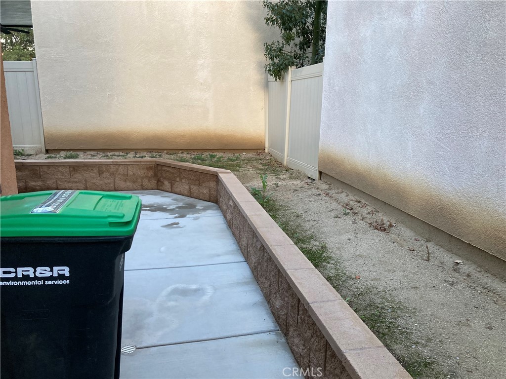 https://media.crmls.org/medias/d57174bf-8687-4424-892b-bcd9e2b20402.jpg?preset=X-Large
