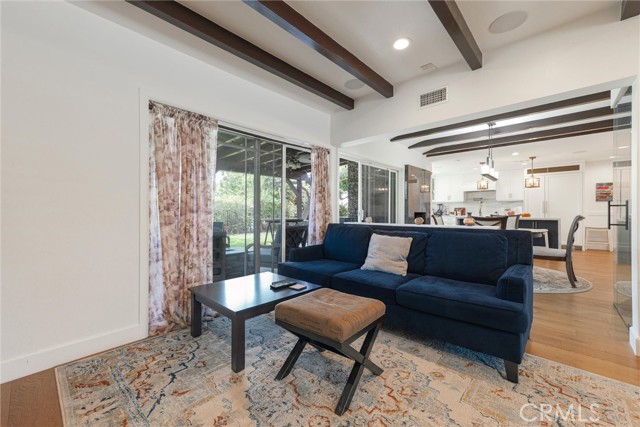2528 N Orchard Drive, Burbank CA: https://media.crmls.org/medias/d571cff4-f301-4080-aa78-4f5d357be07f.jpg