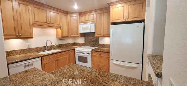 Detail Gallery Image 3 of 14 For 101 Scholz Plz #223,  Newport Beach,  CA 92663 - 1 Beds | 1 Baths