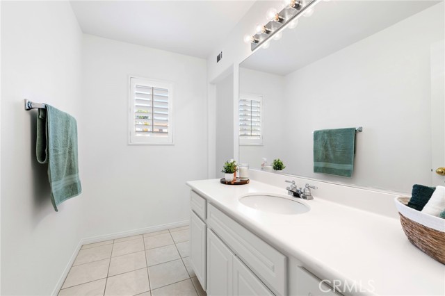 Detail Gallery Image 28 of 49 For 75 Ashford, Irvine,  CA 92618 - 4 Beds | 2/1 Baths