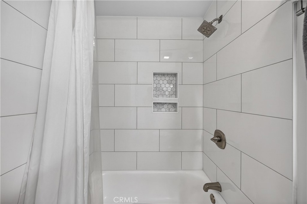 https://media.crmls.org/medias/d57388af-4588-4012-aee6-a92ce6708183.jpg?preset=X-Large